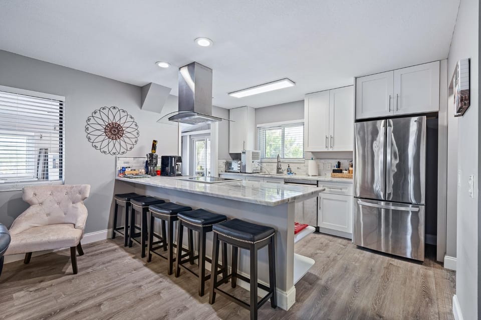 3BR Beach House Spacious & Steps from Sand House in Florida