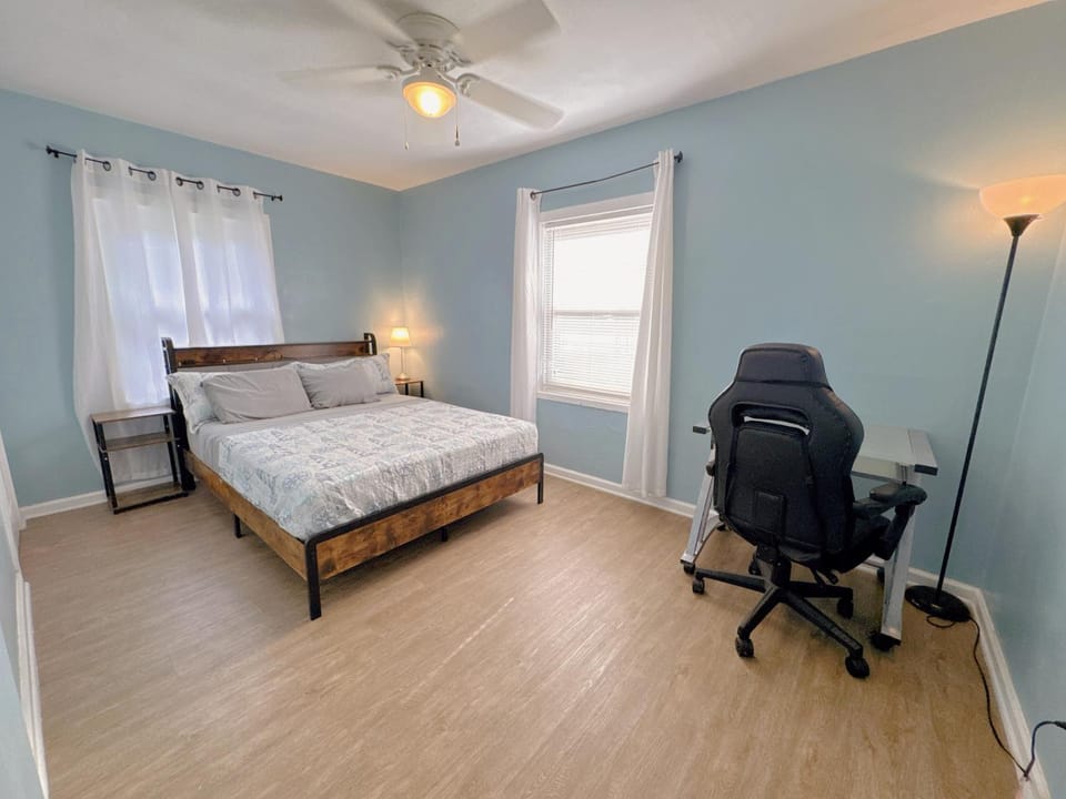 Bed, Photo of the whole room, Bedroom