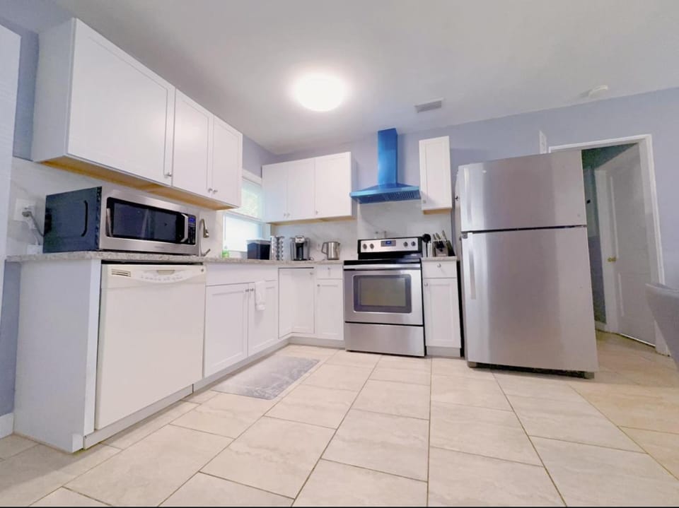 Kitchen or kitchenette, dishwasher, oven, pet friendly, stove