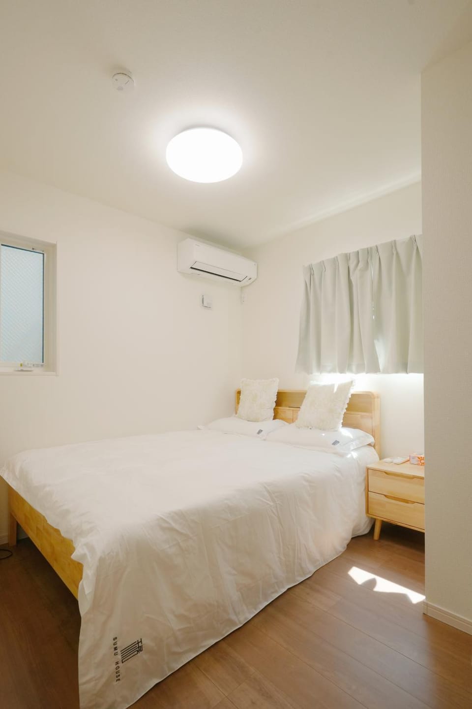 Bed, Bedroom, air conditioner