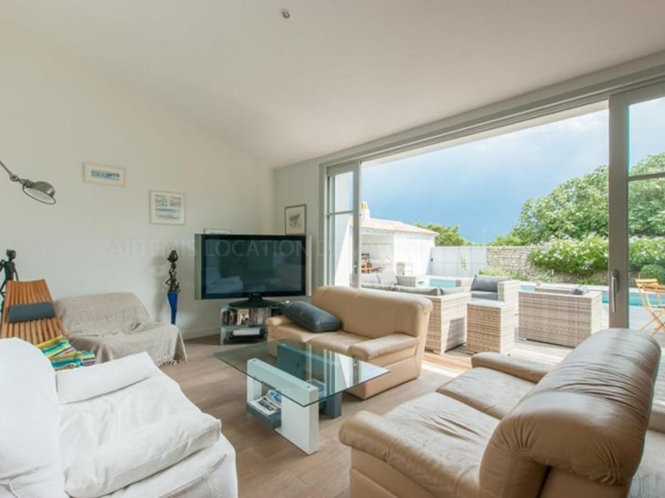 Maison familiale calme avec piscine sécurisée - FR-1-835-32 Villa in Rivedoux-Plage