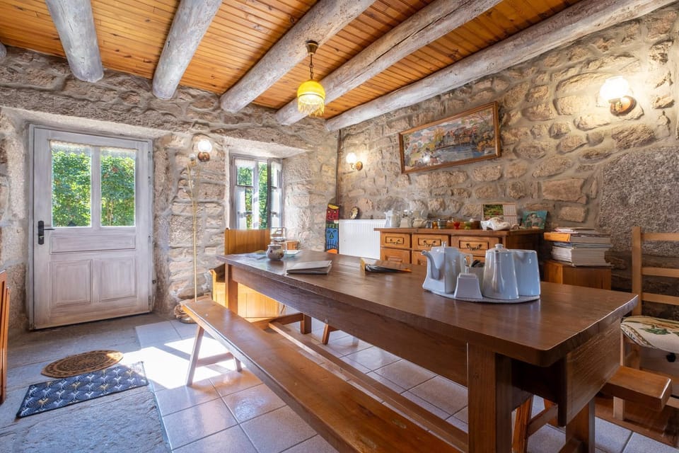 Gîte Le Moulin du Chambon 6/8 pers House in Auvergne-Rhône-Alpes