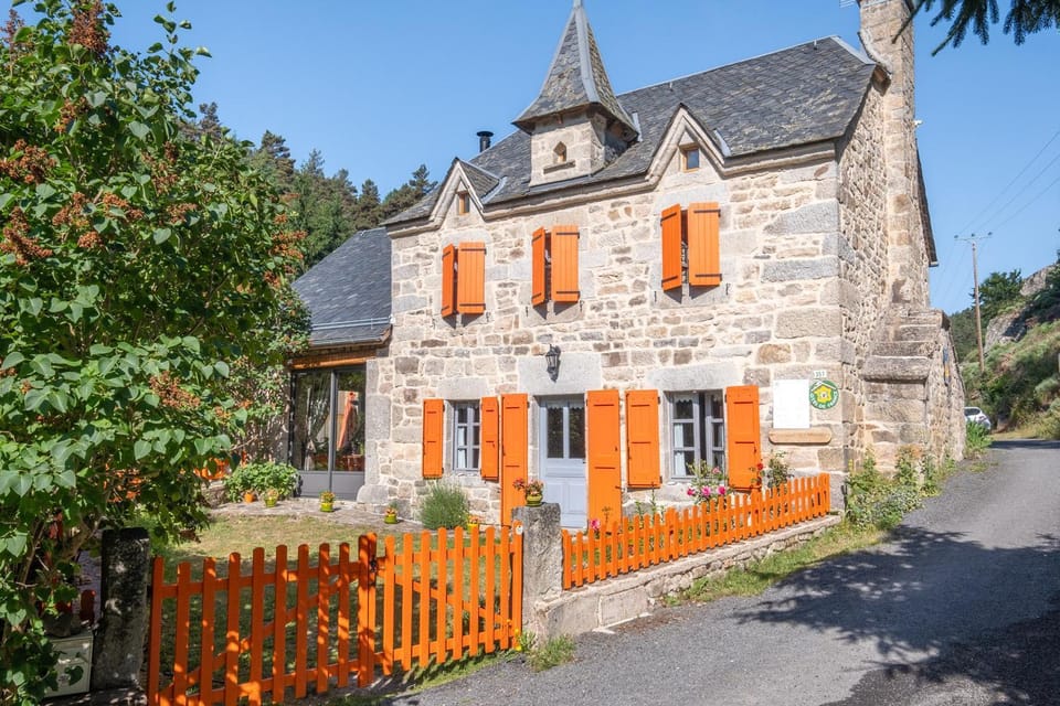 Gîte Le Moulin du Chambon 6/8 pers House in Auvergne-Rhône-Alpes