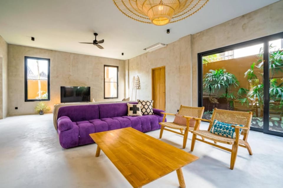 Communal lounge/ TV room, Living room, Seating area
