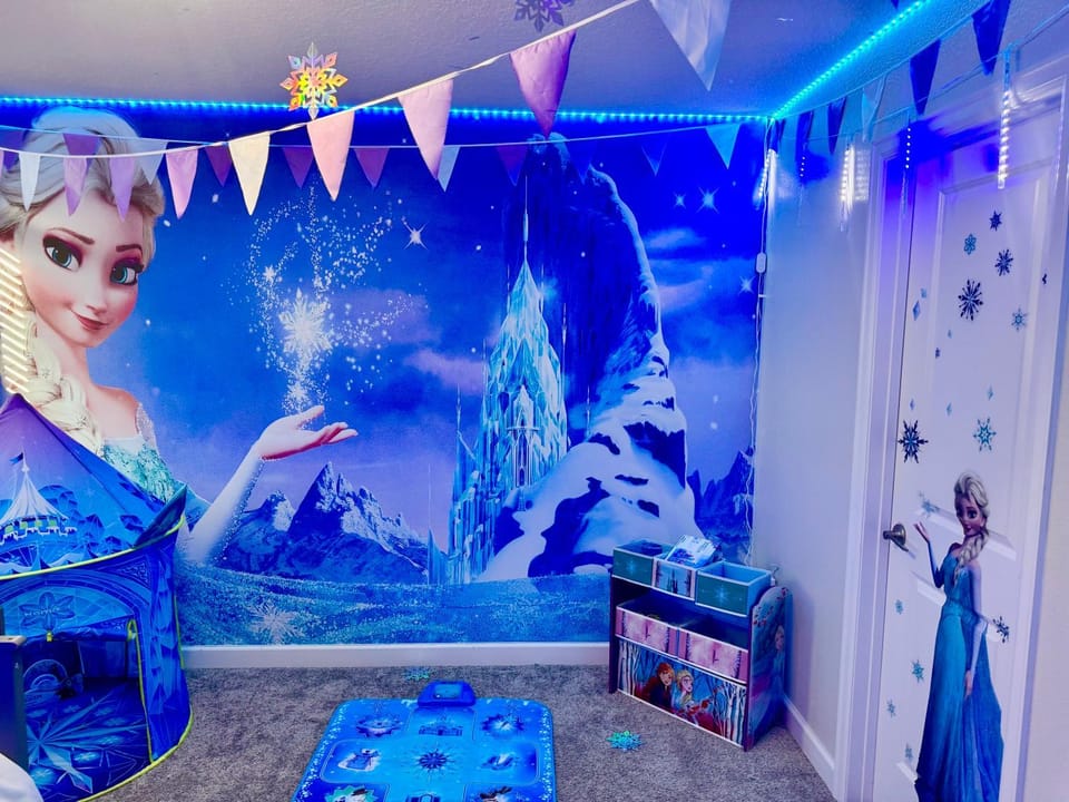 Disney StarWars Lucury themed home resort Gameroom Pool 20 min to Disney World dw3 House in Four Corners