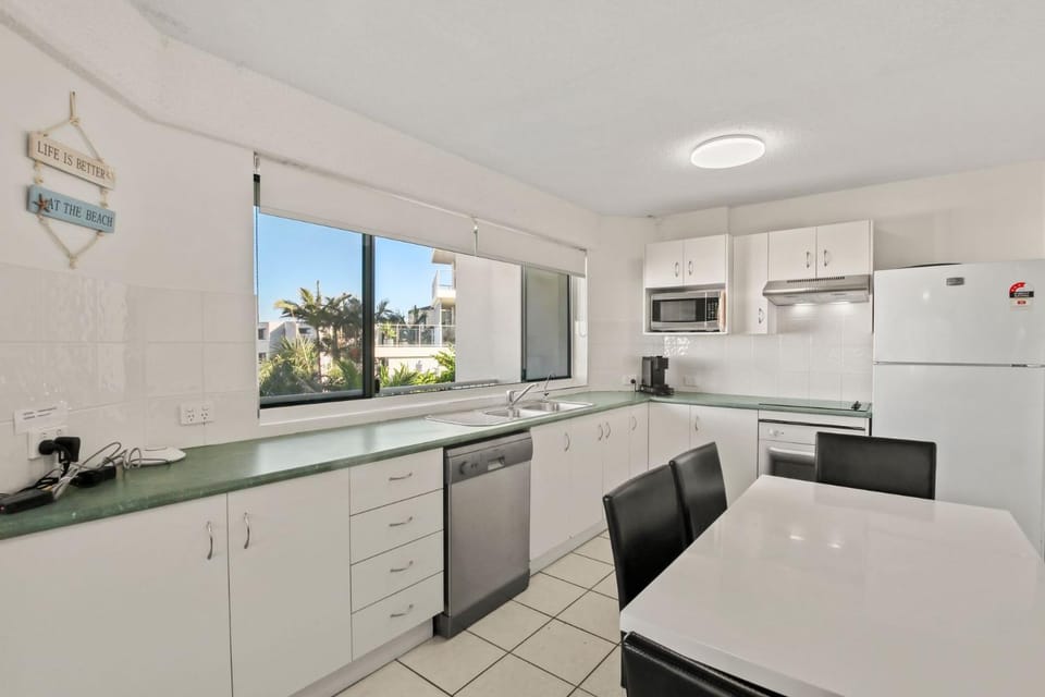Lindomare Unit 8, 11 Orvieto Tce, Kings Beach Apartment in Kings Beach