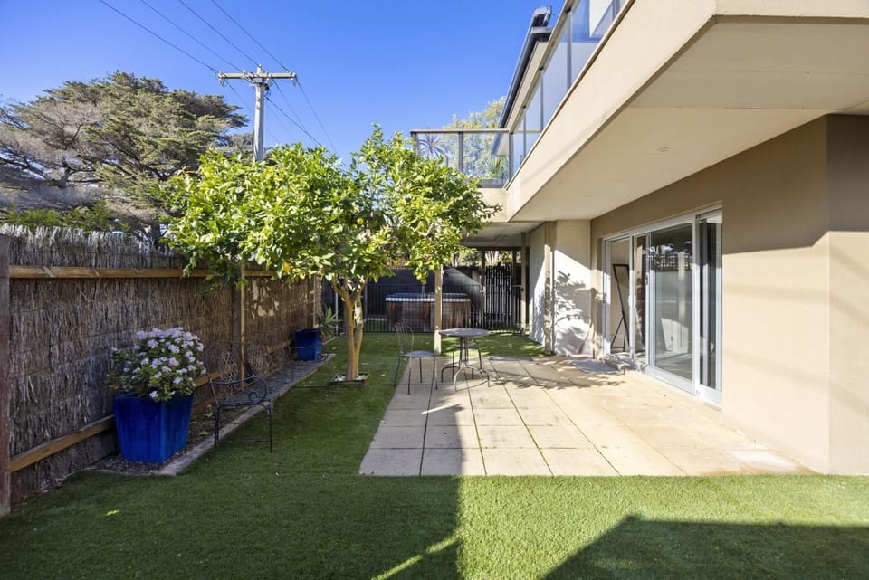 Spacious 3-Bed Apartment Near Dromana Beach House in Dromana