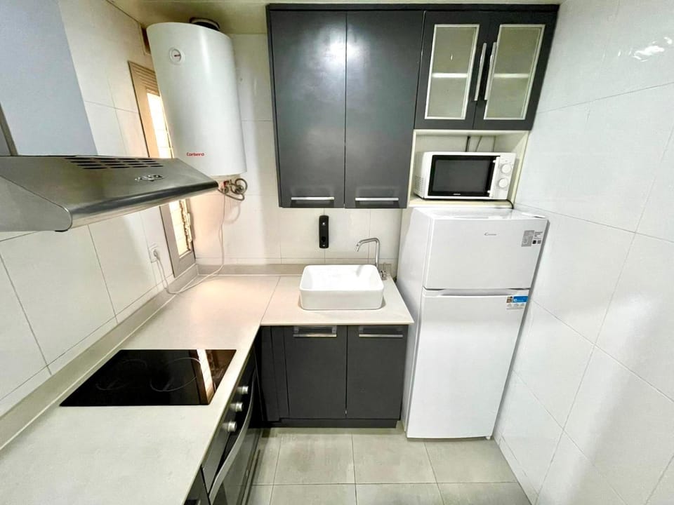 Kitchen or kitchenette, pet friendly, stove