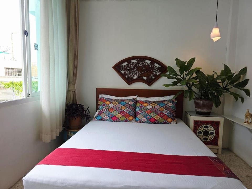 Lumphini 3 Teakwood red at Steamy Location Apartment in Bangkok