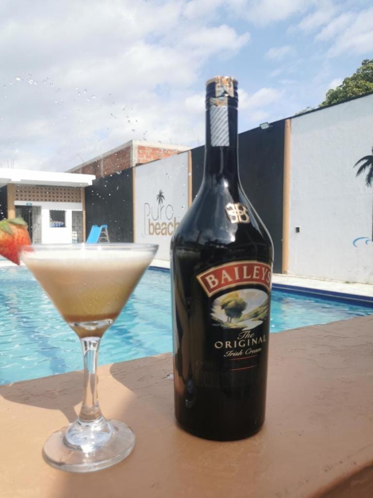 Pool view, Drinks