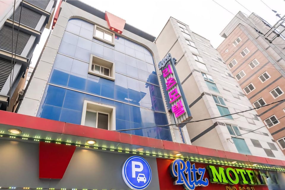 Property building, Day