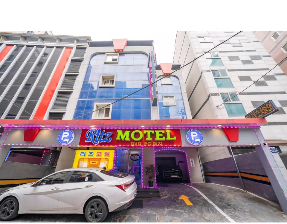 Property building, Day, Parking