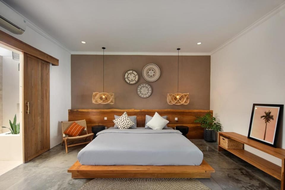 Gorgeous 6 beds, 14 pax in the heart of Seminyak Villa in North Kuta