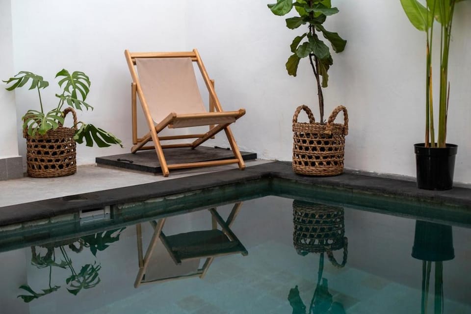 Gorgeous 6 beds, 14 pax in the heart of Seminyak Villa in North Kuta