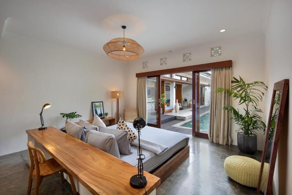 Gorgeous 6 beds, 14 pax in the heart of Seminyak Villa in North Kuta