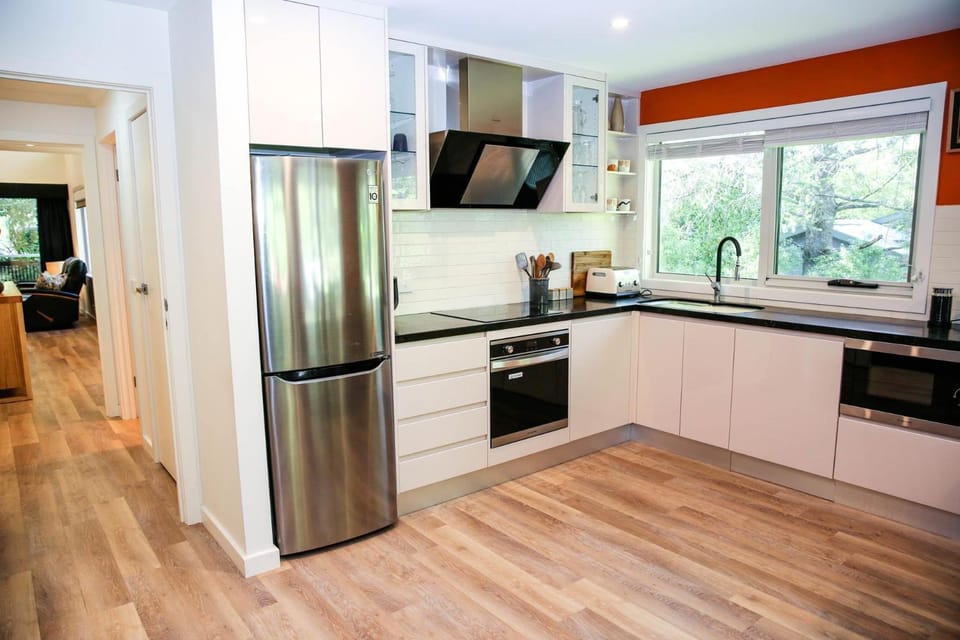 Coffee/tea facilities, Kitchen or kitchenette, dishwasher, microwave, oven, stove, toaster