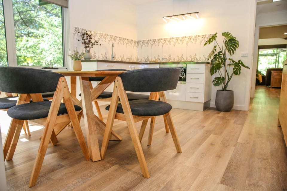 Coffee/tea facilities, Kitchen or kitchenette, Living room, Seating area, Dining area, dishwasher, microwave, toaster