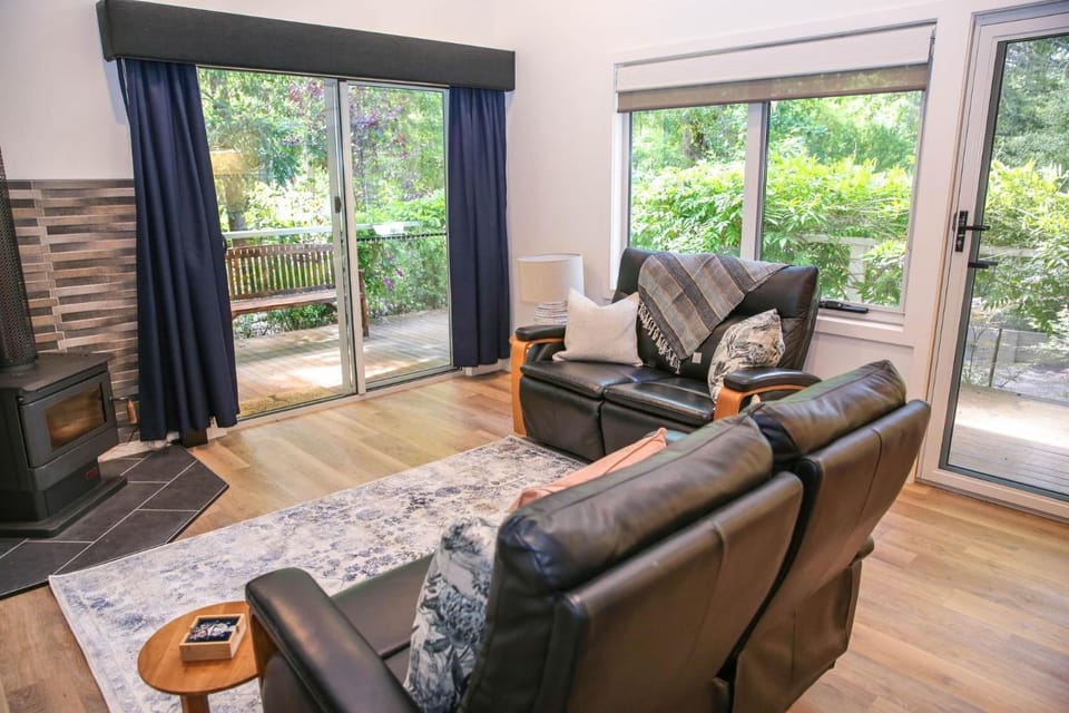 Garden, Living room, Seating area, Garden view, fireplace, heating, air conditioner