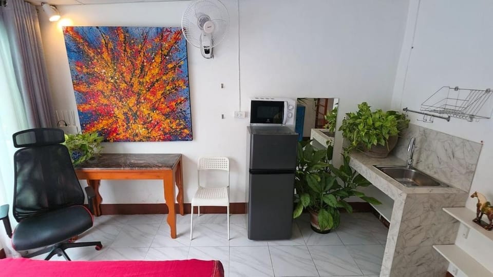Lumphini Perfect Escape Sunny Rooftop EnSuite Apartment in Bangkok