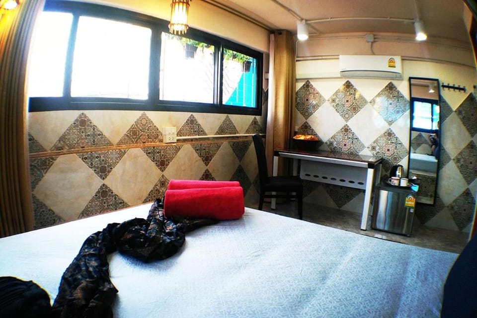 SKY 6 The Perfect Quiet Oasis BKK Center Near MRT Apartment in Bangkok
