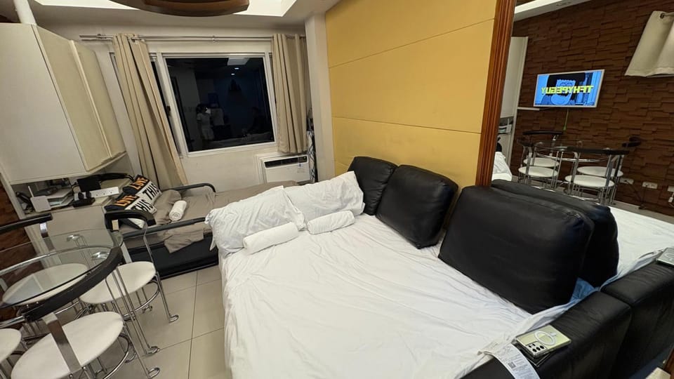 Condodorm Berkeley Katipunan Ave Quezon City Apartment hotel in Quezon City