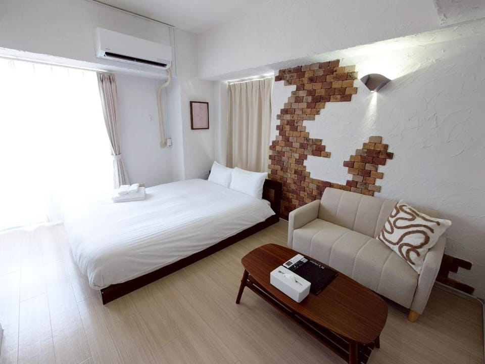 Bed, Seating area, towels, air conditioner