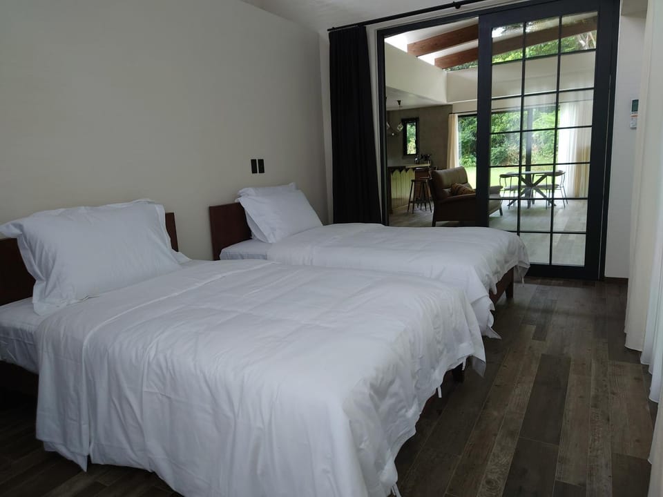 Photo of the whole room, Bedroom