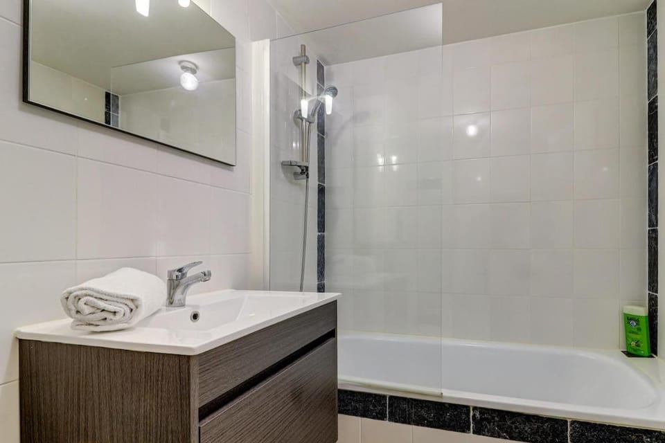 Shower, Bathroom, Bath, towels