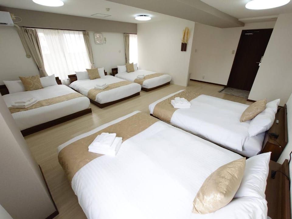 Bed, towels