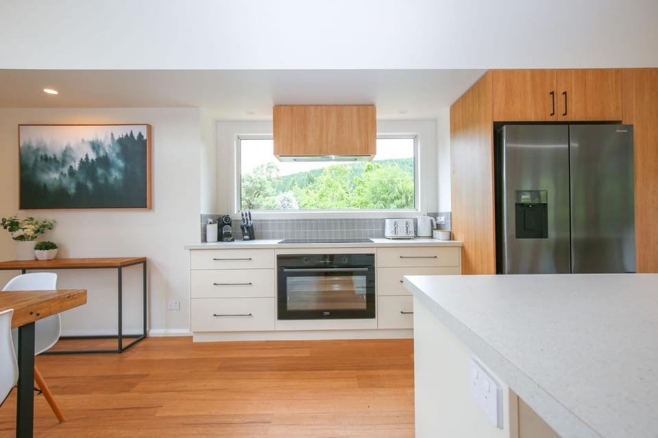 Coffee/tea facilities, Kitchen or kitchenette, Dining area, dishwasher, heating, microwave, oven, stove, toaster, air conditioner