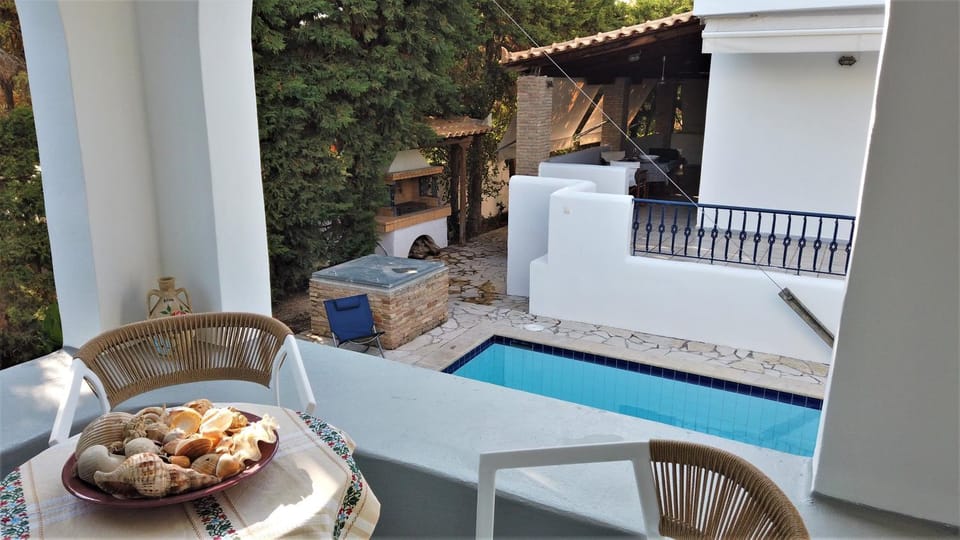 Property building, Balcony/Terrace, Pool view, Swimming pool