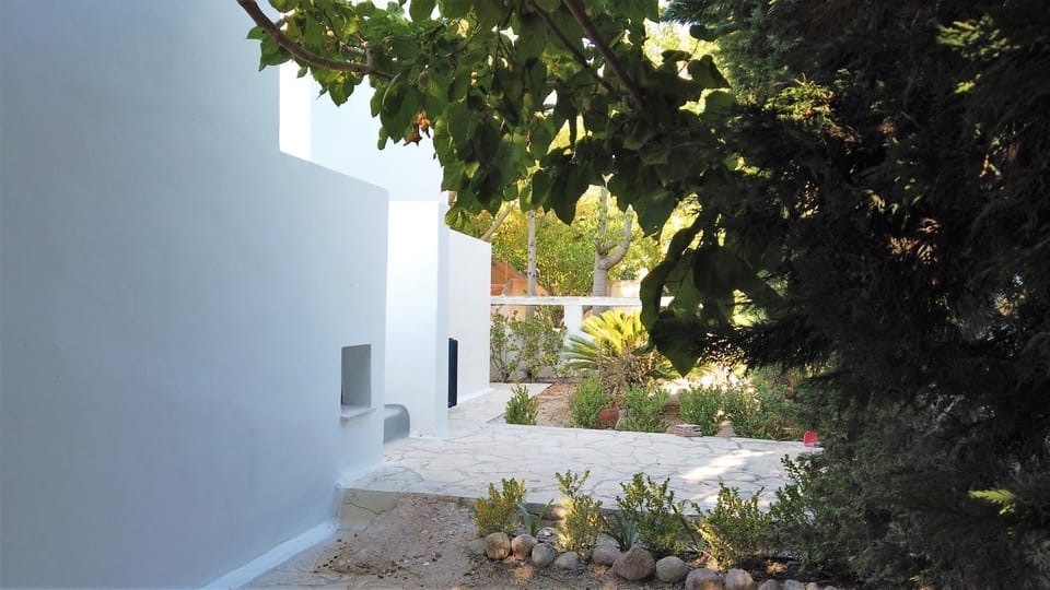 Facade/entrance, Garden
