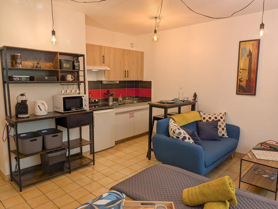 Kitchen or kitchenette, microwave, stove, kitchen