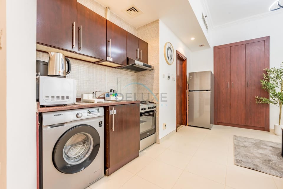microwave, oven, stove, toaster, washing machine, dryer, kitchen