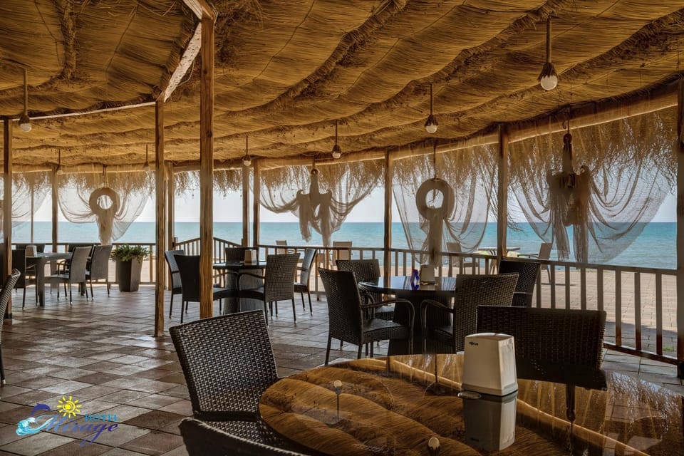 Restaurant/places to eat, Lounge or bar
