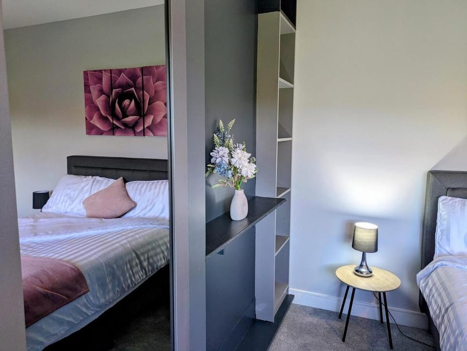 Countryside Gem, 3BR, parking, nr JCB Alton Towers House in East Staffordshire District