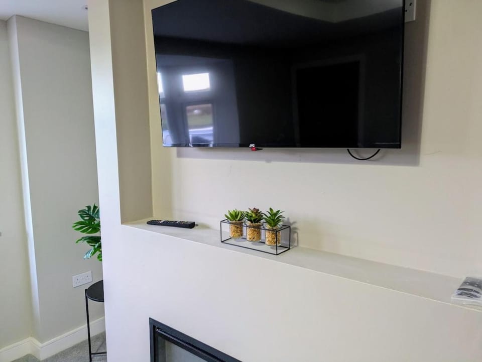 Countryside Gem, 3BR, parking, nr JCB Alton Towers House in East Staffordshire District