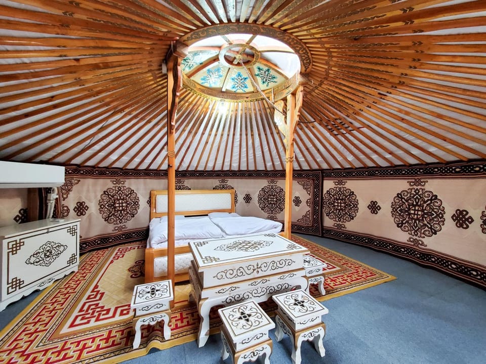 Photo of the whole room, Bedroom
