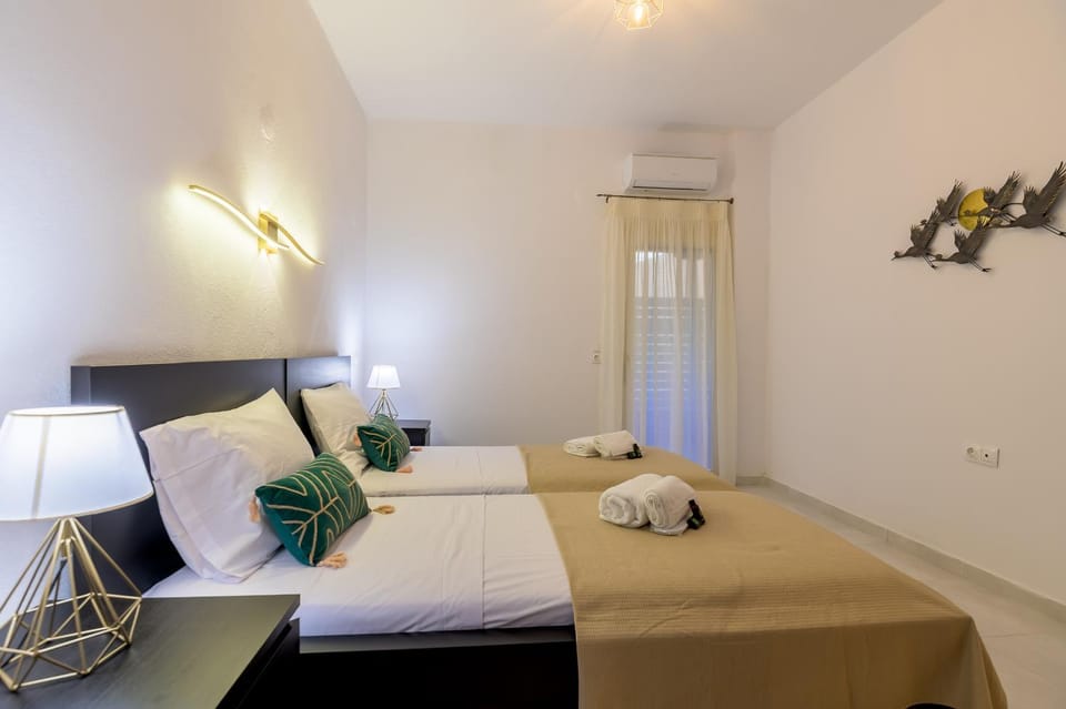 Bed, Photo of the whole room, Bedroom, towels, air conditioner