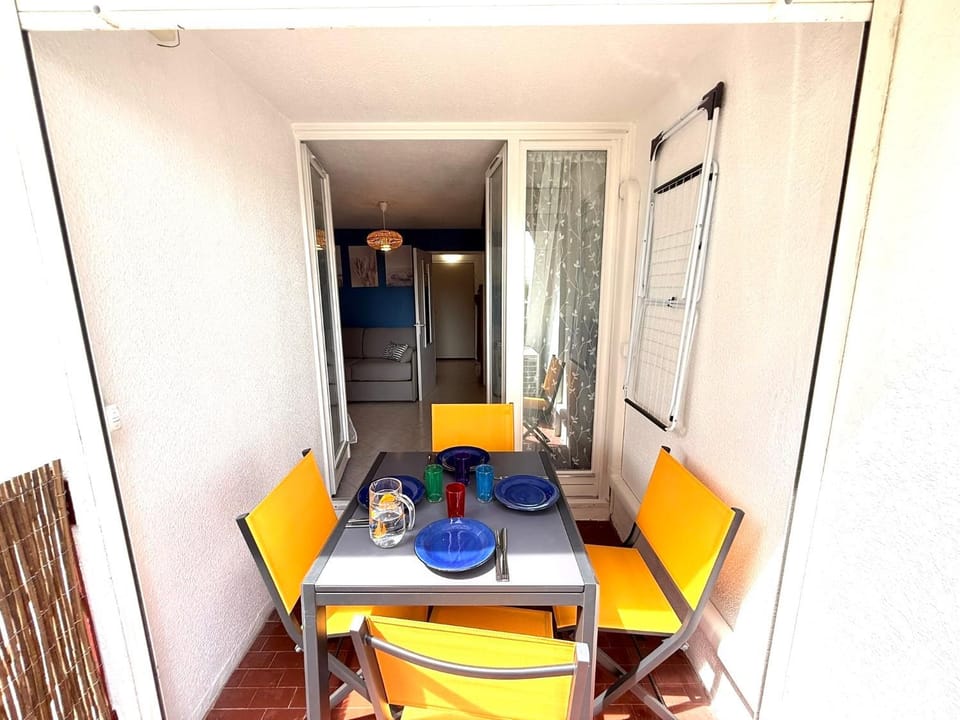 Patio, Balcony/Terrace, Dining area, Parking, air conditioner