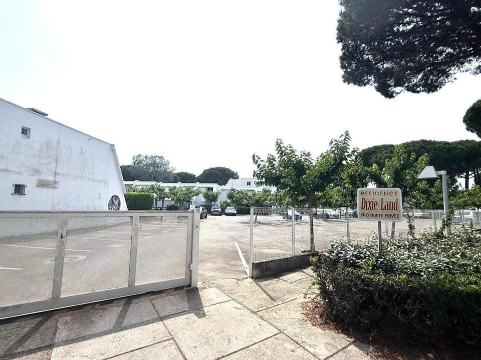 Property building, Day, Parking