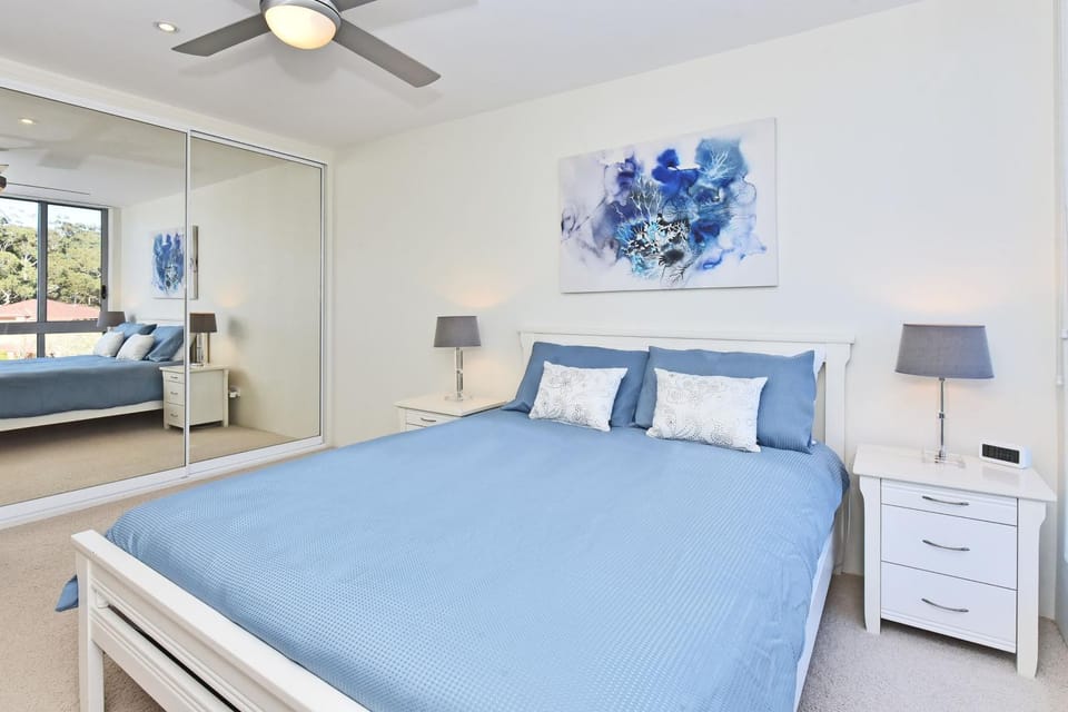 Ocean Shores Waterfront Apartment in Shoal Bay