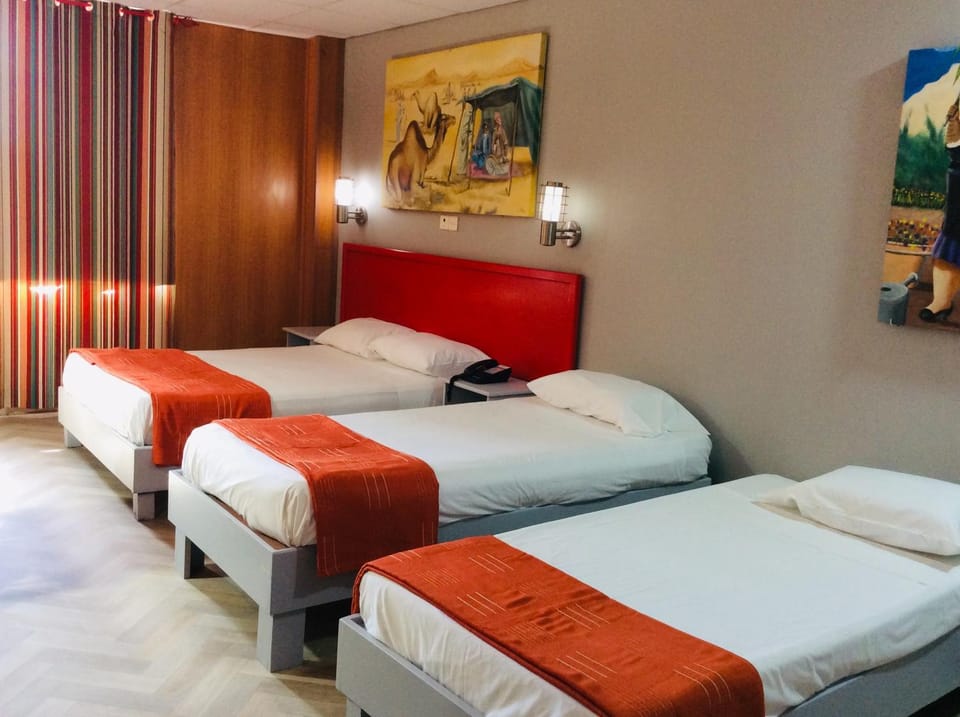 Shower, Toilet, Bed, Bathroom, Bedroom, Mountain view, locker