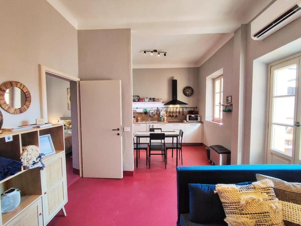 Kitchen or kitchenette, Living room, Seating area, Dining area, air conditioner