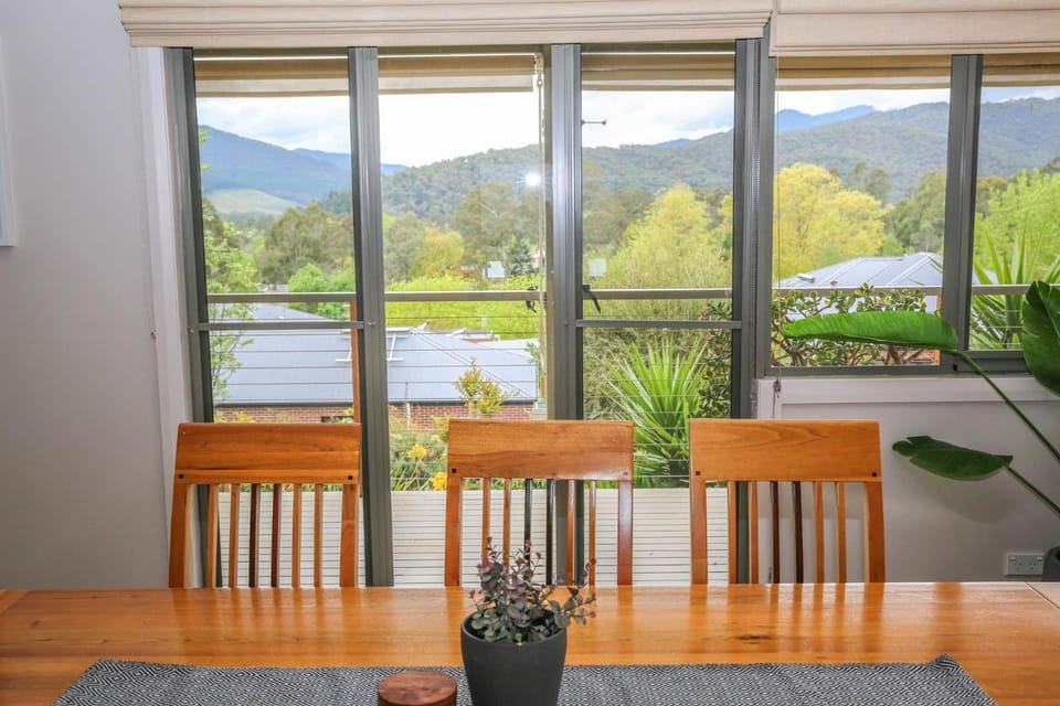 Property building, Facade/entrance, Natural landscape, View (from property/room), Balcony/Terrace, Dining area, Mountain view