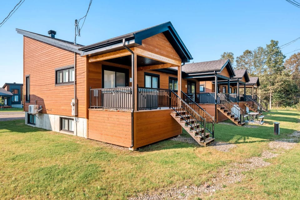 Ski and Spa - L'Altitude des Sommets Villa in Quebec