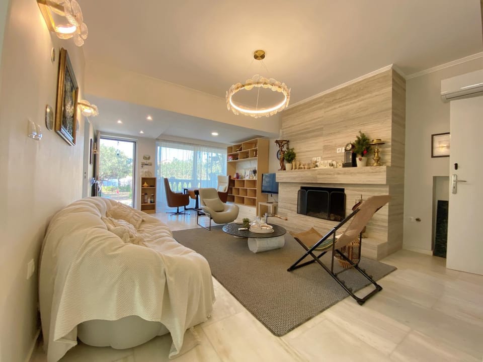 Bed, Living room