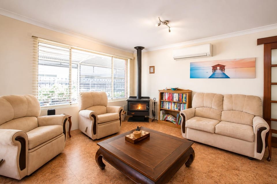 Library, Living room, Seating area