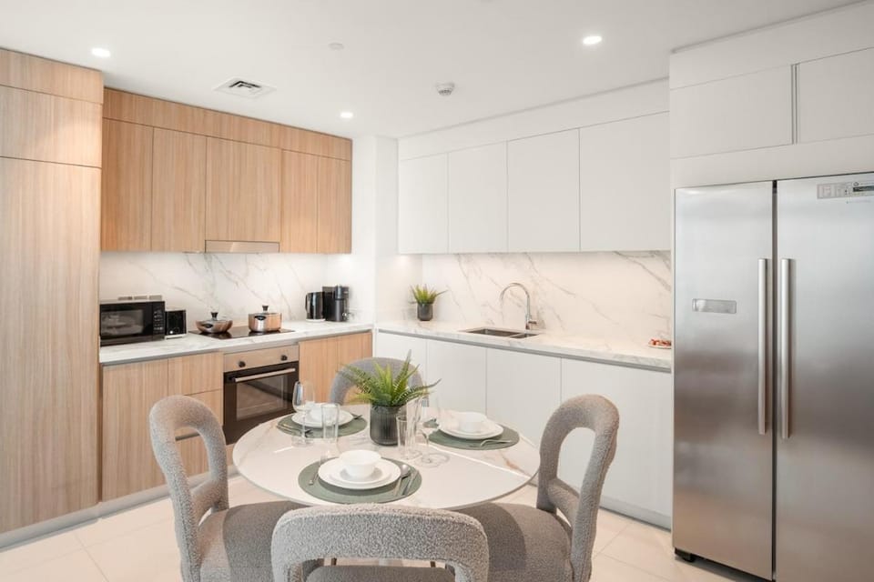 FIRST CLASS 2BR Sea & Palm View, Beachfront Apartment in Dubai