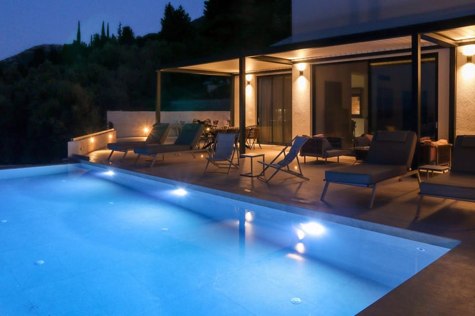 Night, Pool view, Swimming pool, sunbed